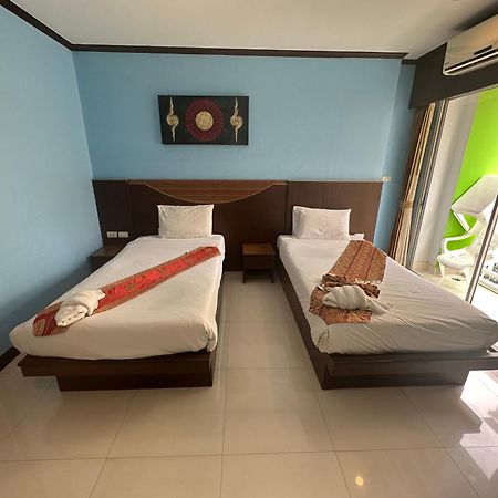 Issara Patong Beach Екстериор снимка