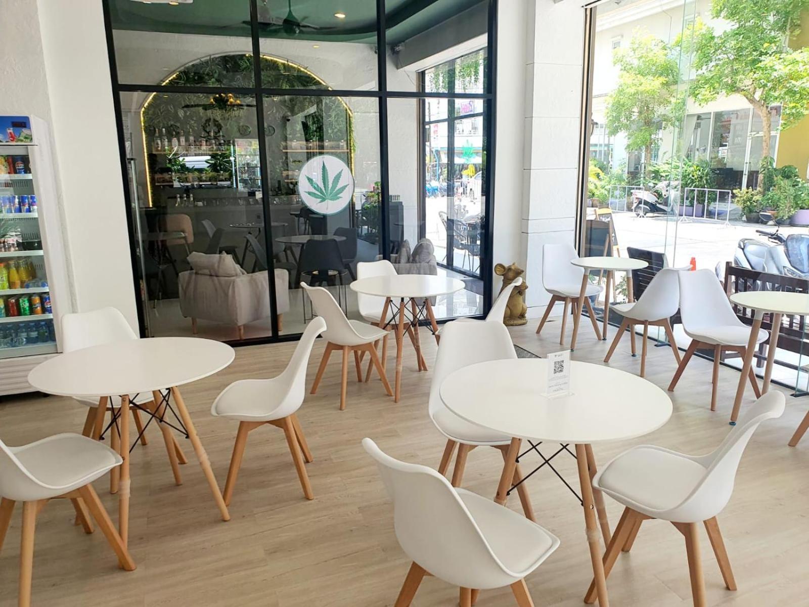 Issara Patong Beach Екстериор снимка