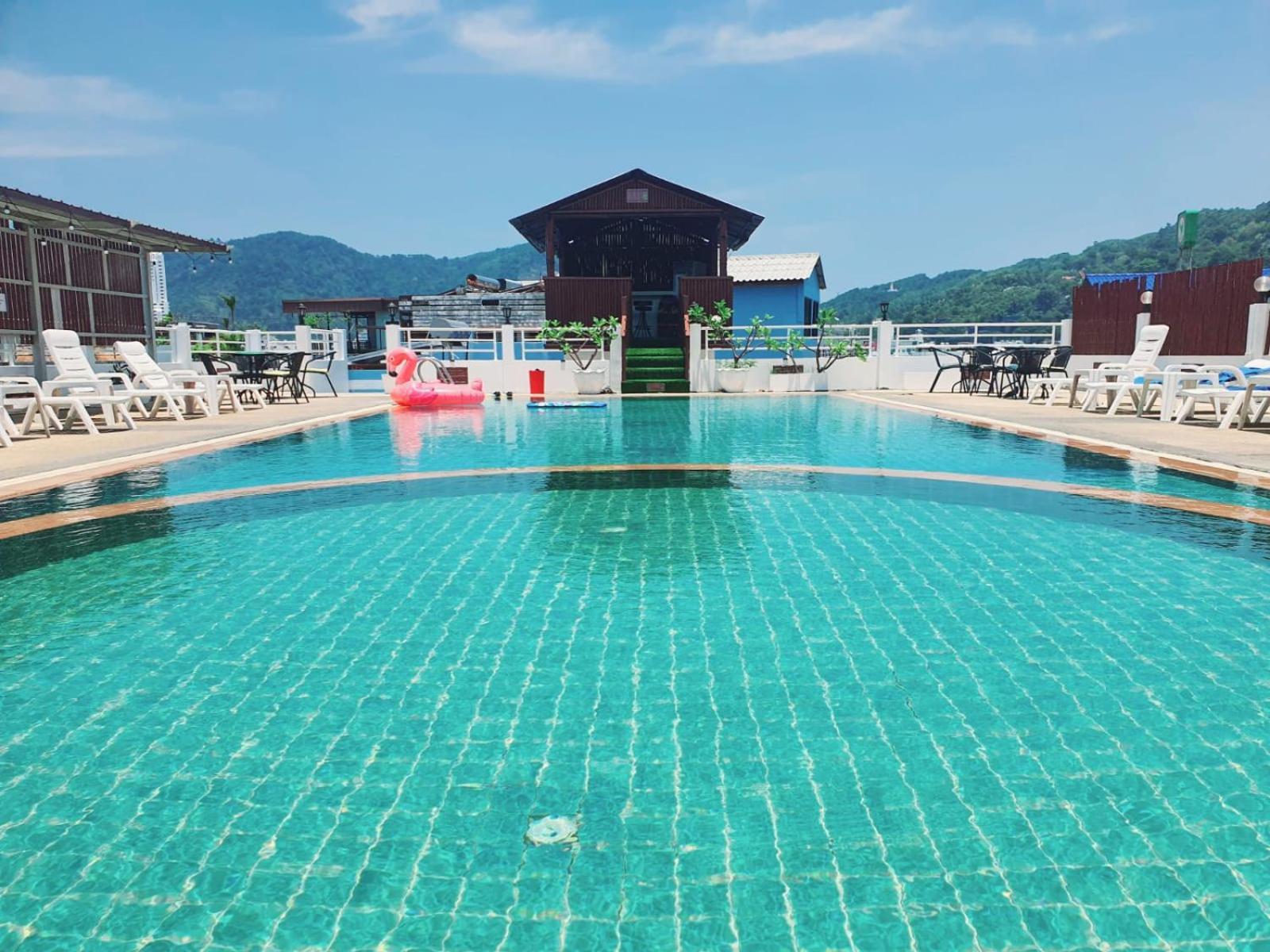 Issara Patong Beach Екстериор снимка