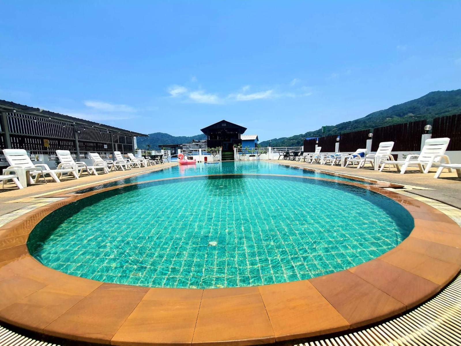 Issara Patong Beach Екстериор снимка