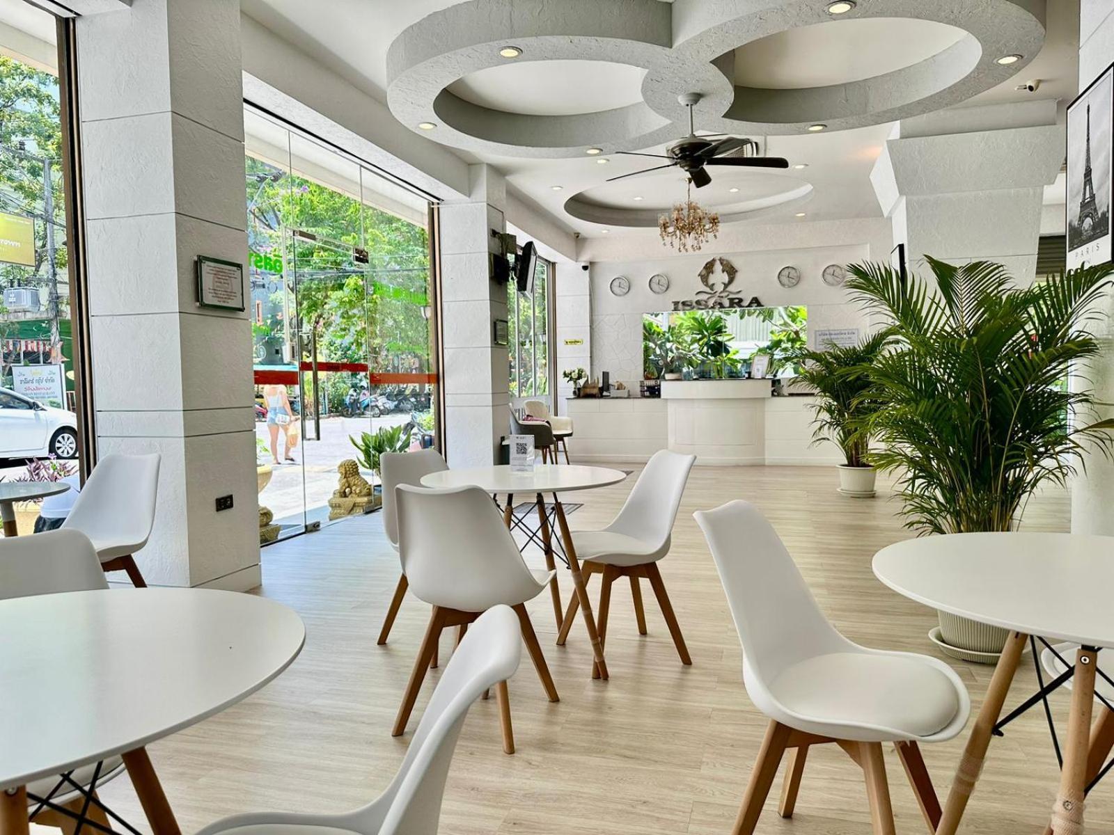Issara Patong Beach Екстериор снимка