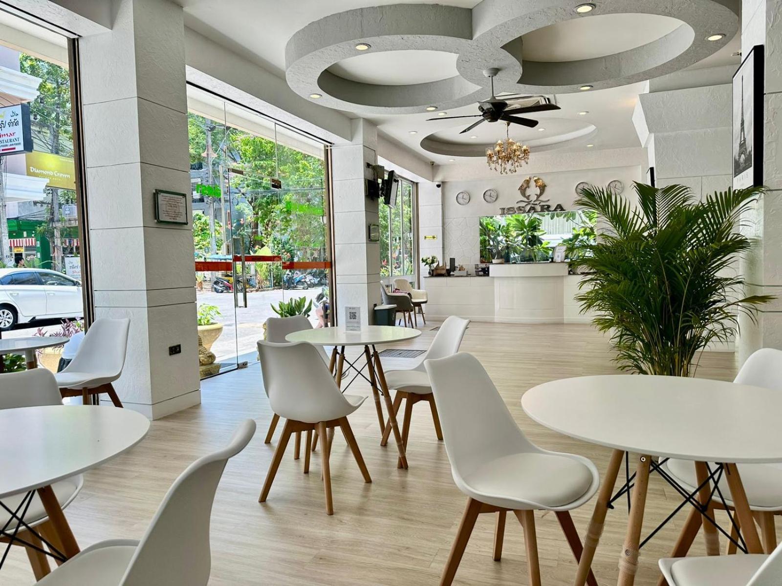 Issara Patong Beach Екстериор снимка