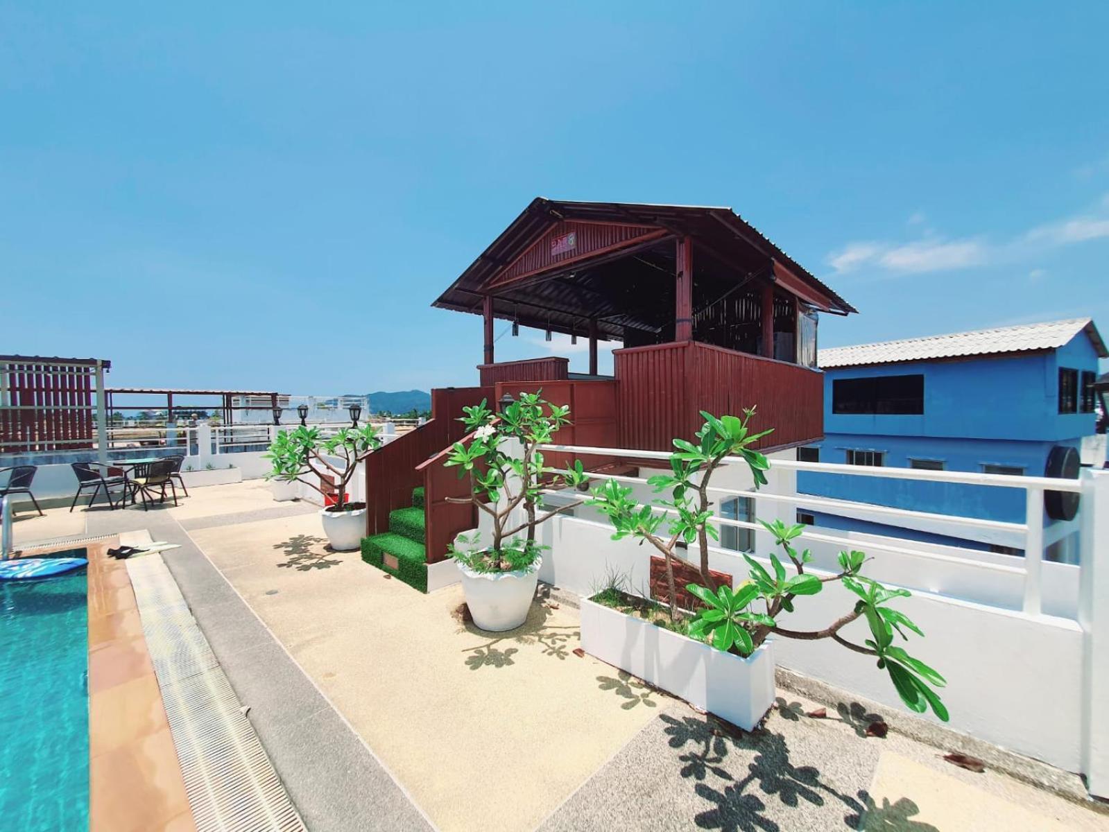 Issara Patong Beach Екстериор снимка