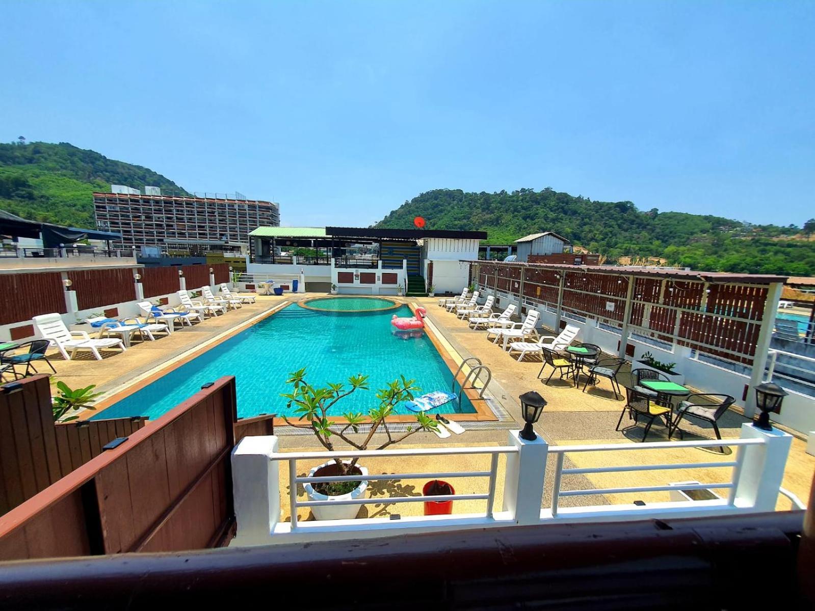 Issara Patong Beach Екстериор снимка
