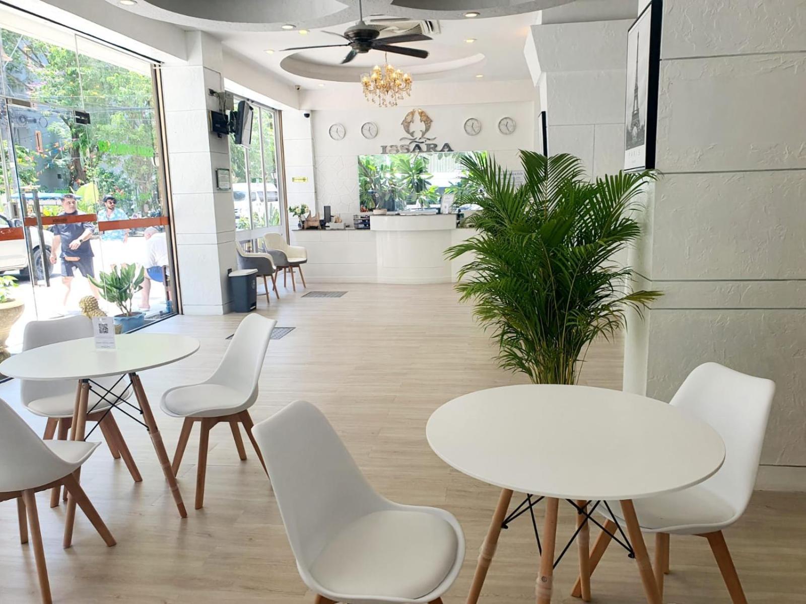 Issara Patong Beach Екстериор снимка