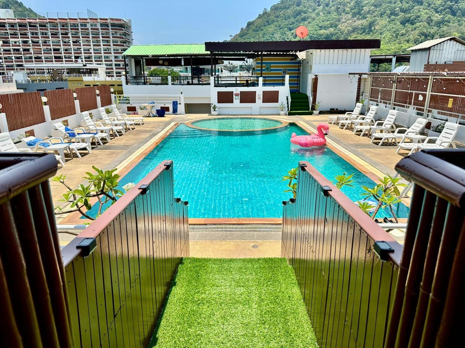 Issara Patong Beach Екстериор снимка