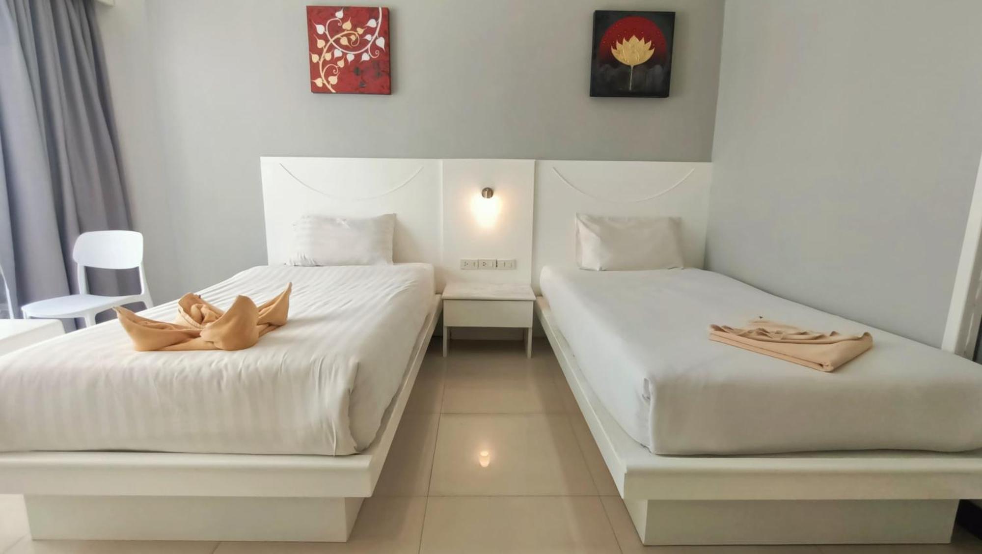 Issara Patong Beach Екстериор снимка