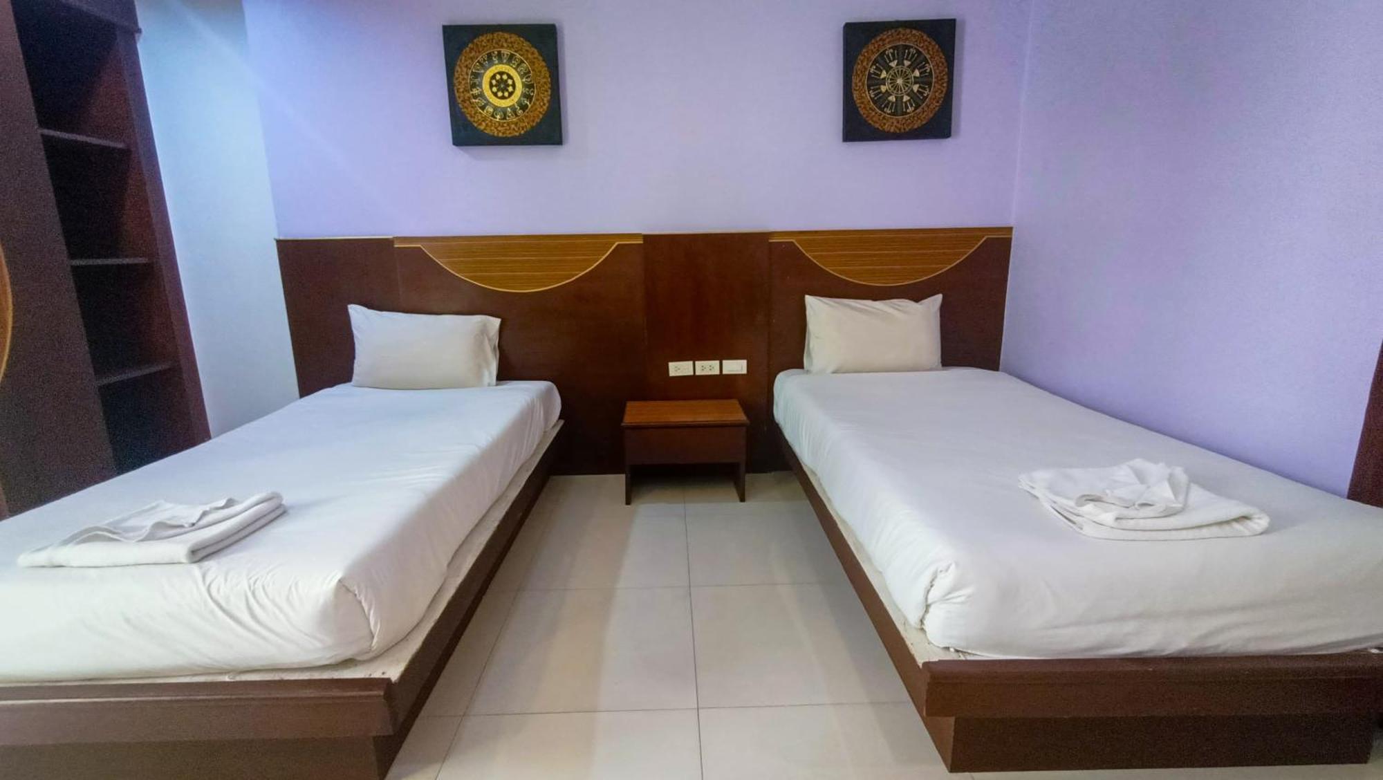 Issara Patong Beach Екстериор снимка
