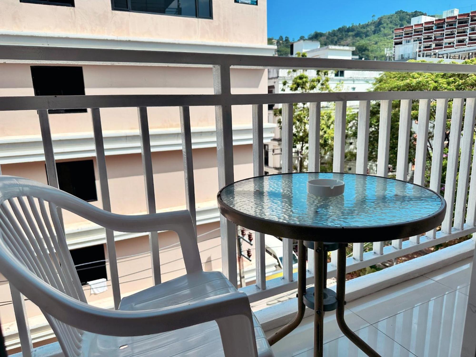 Issara Patong Beach Екстериор снимка