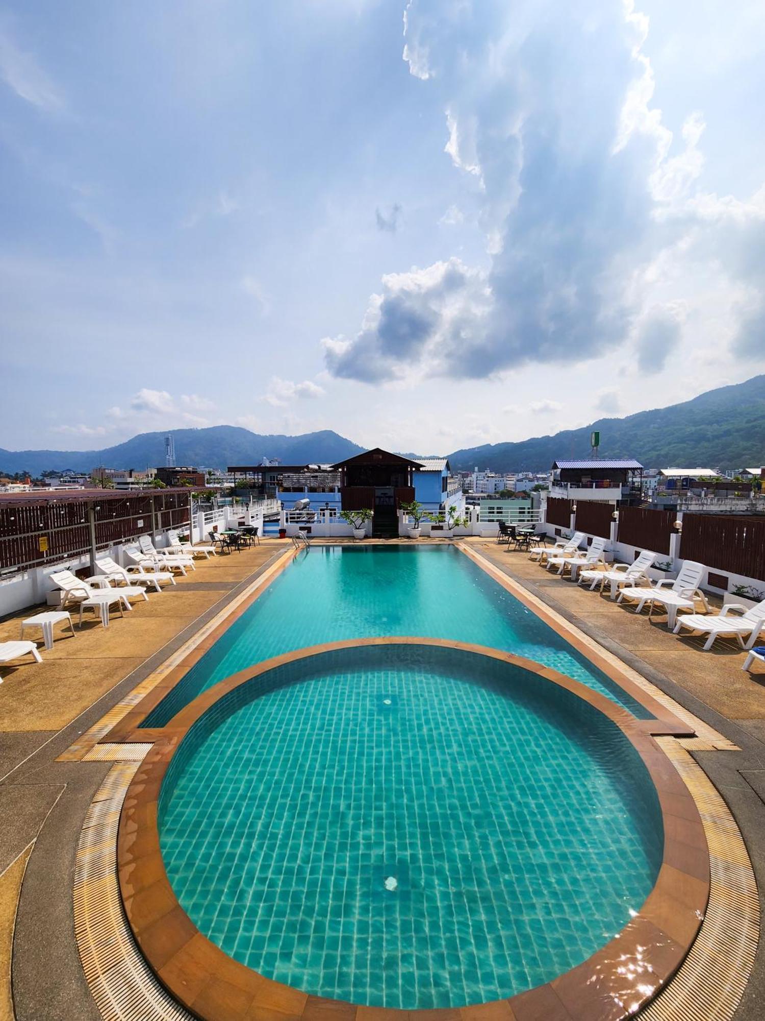 Issara Patong Beach Екстериор снимка