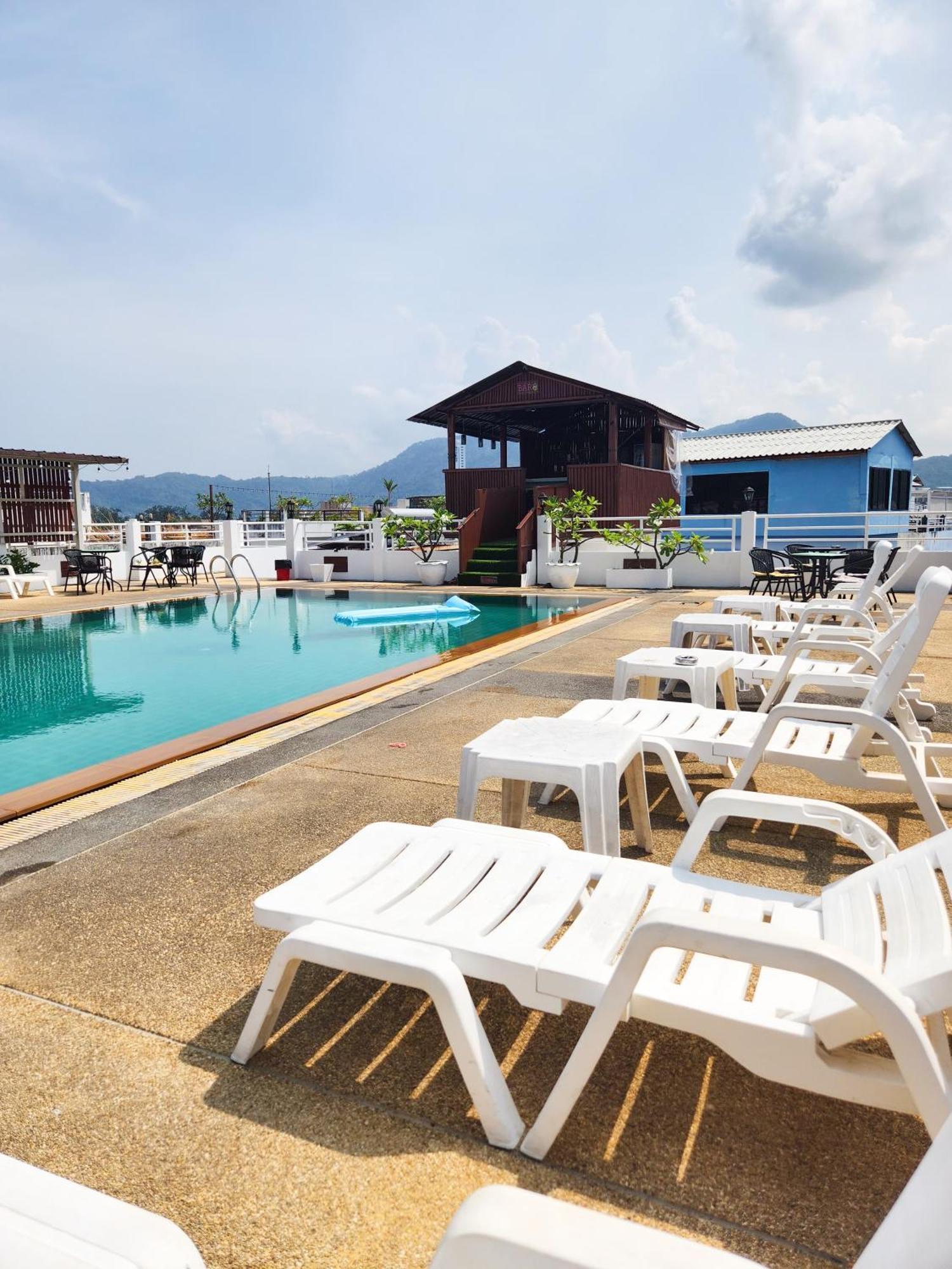 Issara Patong Beach Екстериор снимка